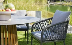 Moderner Armlehnstuhl