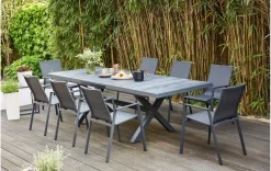 Moderner Stapelstuhl