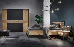 Modernes Massivholz-Bett